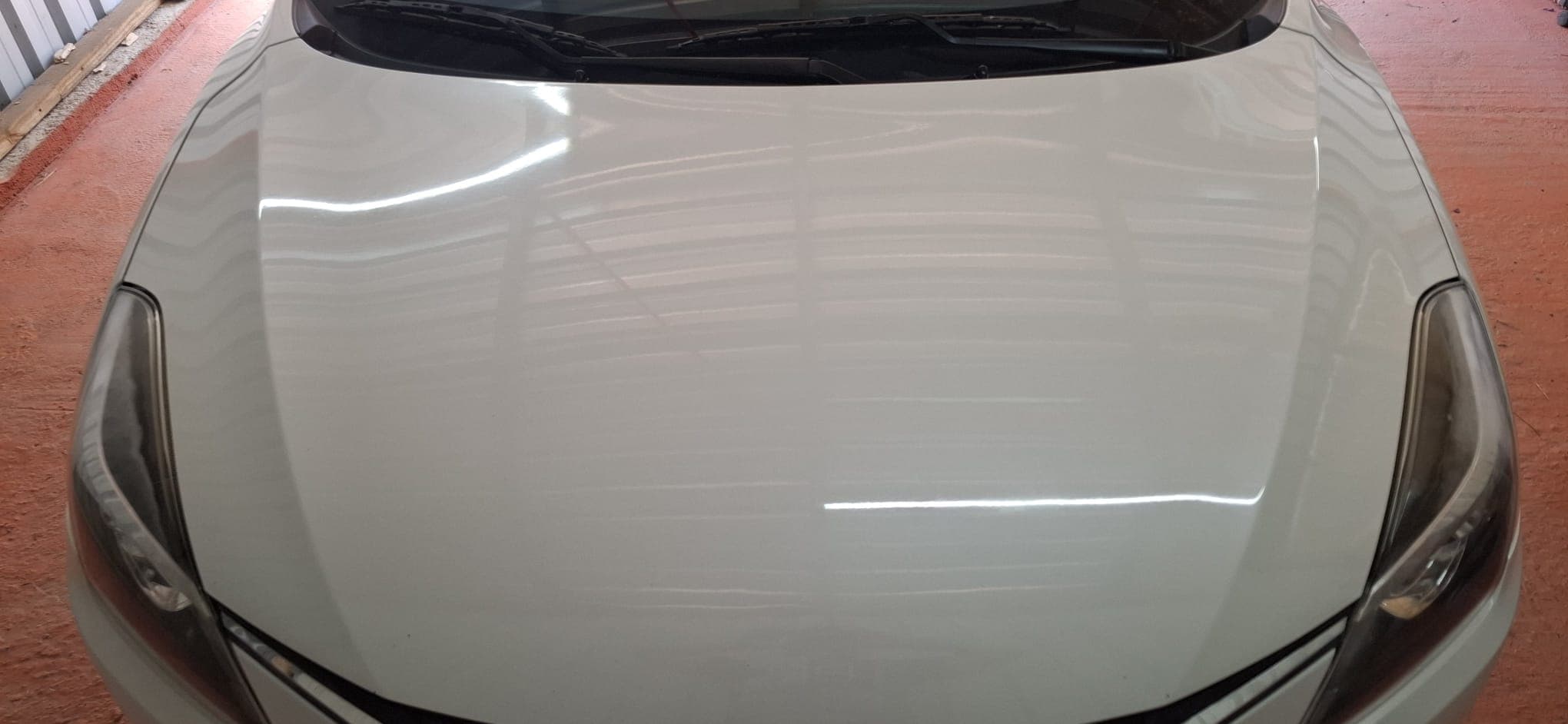 Trabajo de car detailing
